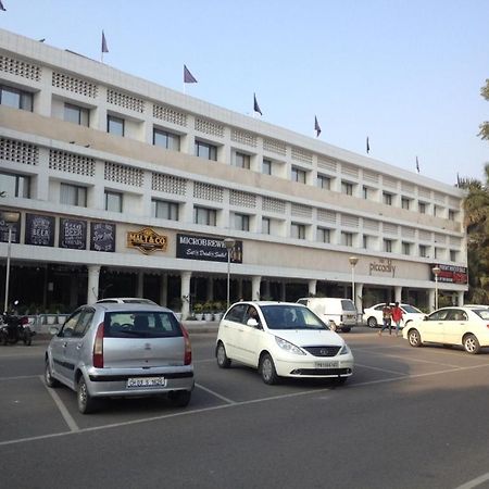 The Piccadily Hotel Chandigarh Exterior photo